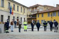 Testimonianze della cerimonia di cordoglio delle ore 12:00 davanti al nostro Municipio. Presenti il Sindaco, i rappresentanti della giunta e i membri del COC (Centro Operativo Comunale).