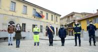  31 marzo 2020 Testimonianze della cerimonia di cordoglio delle ore 12:00 davanti al nostro Municipio. Presenti il Sindaco, i rappresentanti della giunta e i membri del COC (Centro Operativo Comunale).